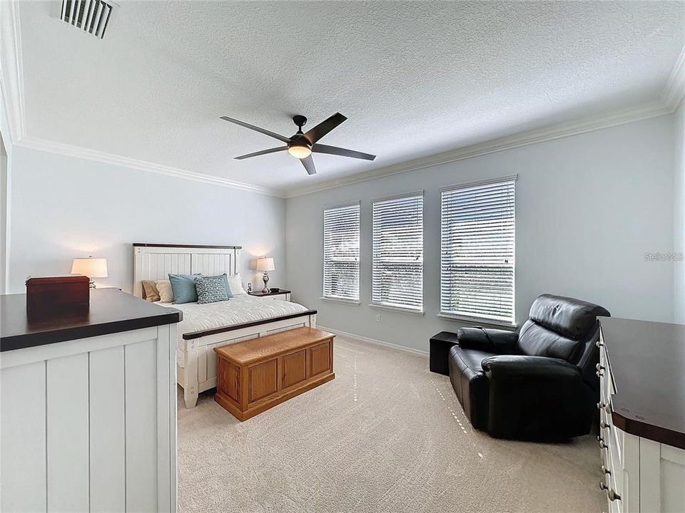 For Sale: $350,000 (3 beds, 2 baths, 1900 Square Feet)