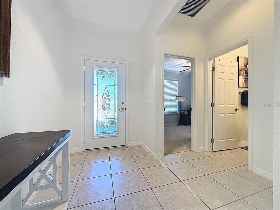 For Sale: $350,000 (3 beds, 2 baths, 1900 Square Feet)