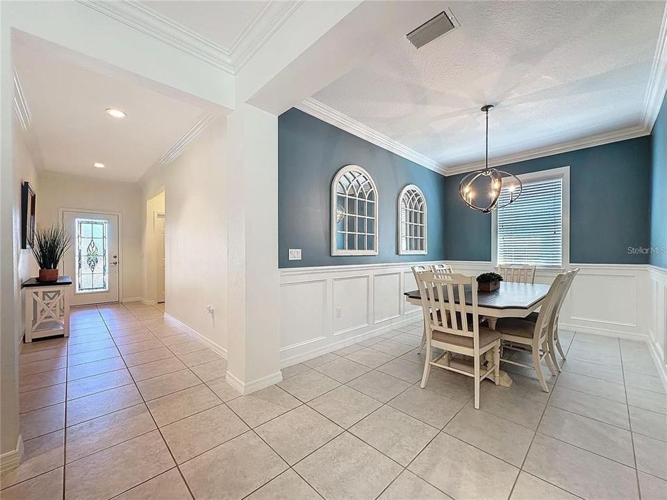 For Sale: $350,000 (3 beds, 2 baths, 1900 Square Feet)