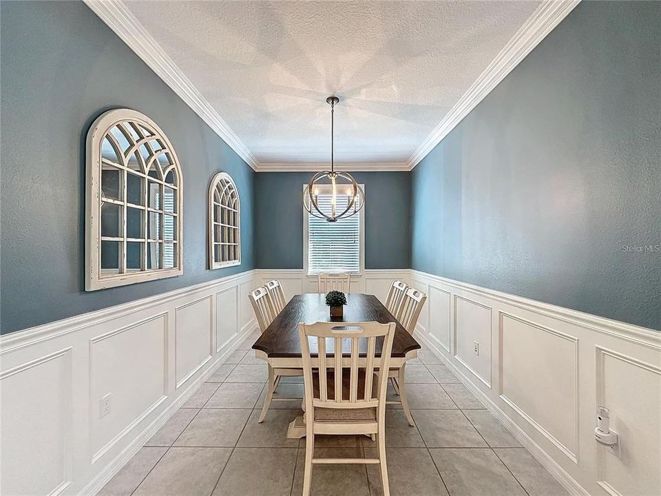 For Sale: $350,000 (3 beds, 2 baths, 1900 Square Feet)