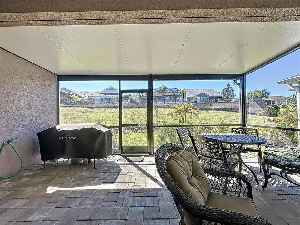 For Sale: $350,000 (3 beds, 2 baths, 1900 Square Feet)