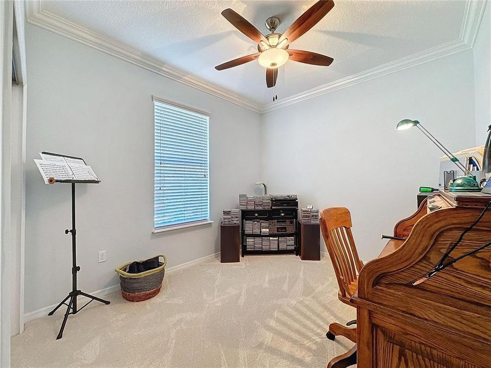 For Sale: $350,000 (3 beds, 2 baths, 1900 Square Feet)