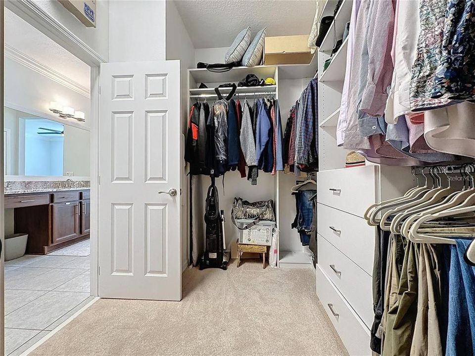 For Sale: $350,000 (3 beds, 2 baths, 1900 Square Feet)