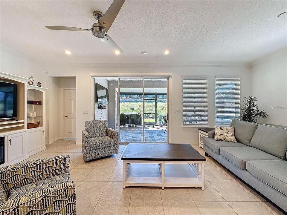 For Sale: $350,000 (3 beds, 2 baths, 1900 Square Feet)