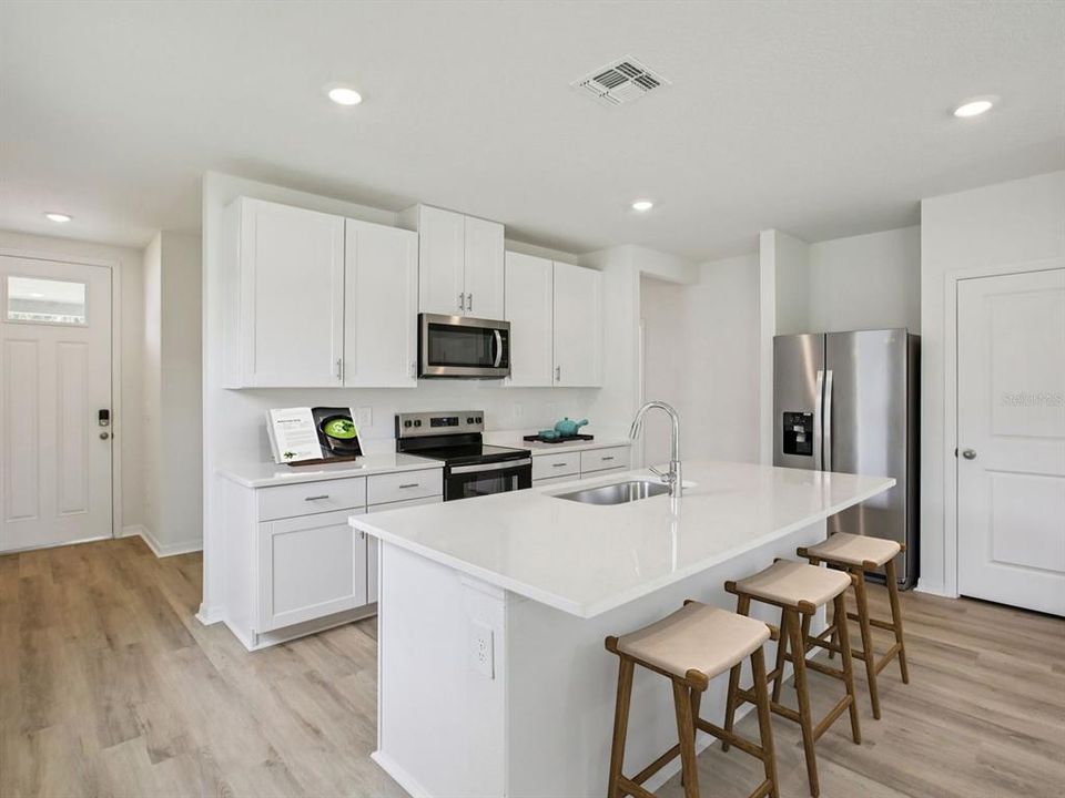 Active With Contract: $338,890 (4 beds, 2 baths, 1607 Square Feet)