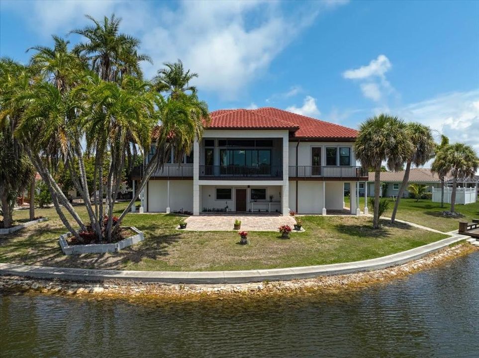For Sale: $3,295,000 (3 beds, 4 baths, 2572 Square Feet)