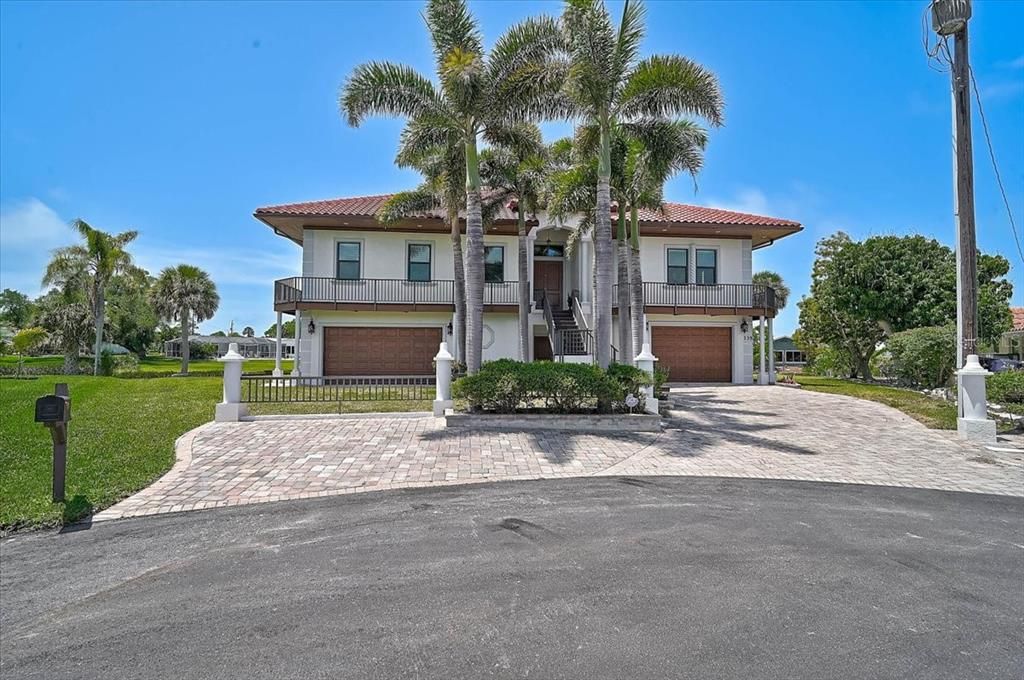 For Sale: $3,295,000 (3 beds, 4 baths, 2572 Square Feet)
