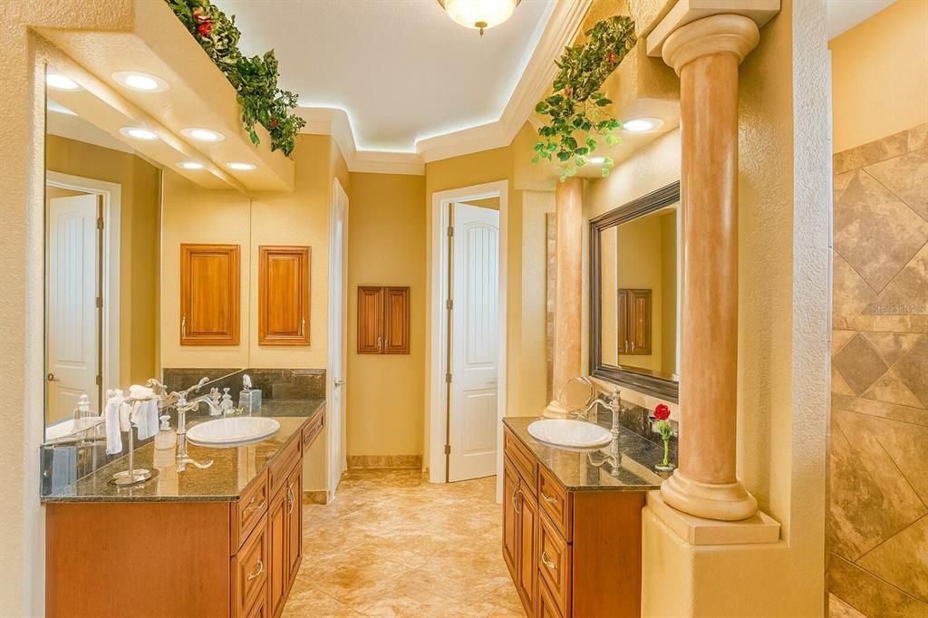 For Sale: $3,295,000 (3 beds, 4 baths, 2572 Square Feet)
