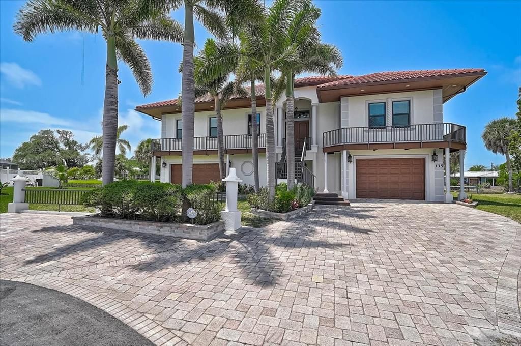 For Sale: $3,295,000 (3 beds, 4 baths, 2572 Square Feet)