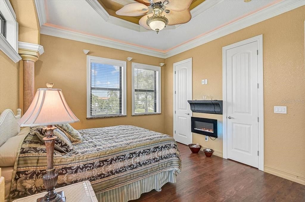 For Sale: $3,295,000 (3 beds, 4 baths, 2572 Square Feet)