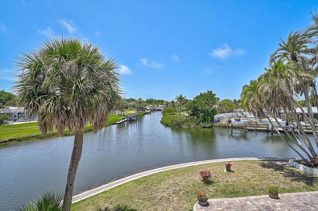 For Sale: $3,295,000 (3 beds, 4 baths, 2572 Square Feet)