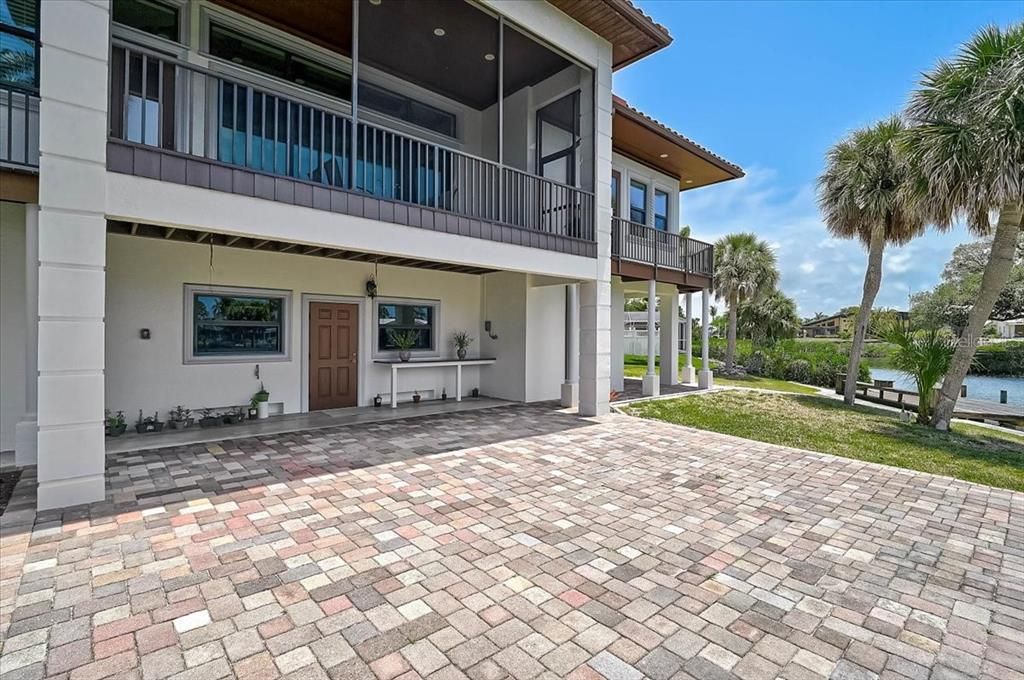 For Sale: $3,295,000 (3 beds, 4 baths, 2572 Square Feet)