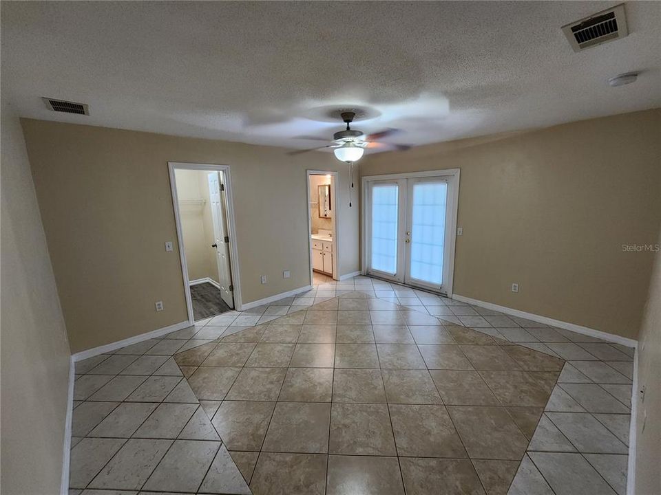 For Rent: $2,150 (3 beds, 2 baths, 1409 Square Feet)