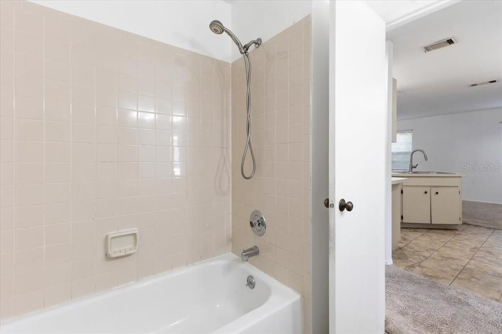 For Rent: $1,550 (3 beds, 2 baths, 1062 Square Feet)