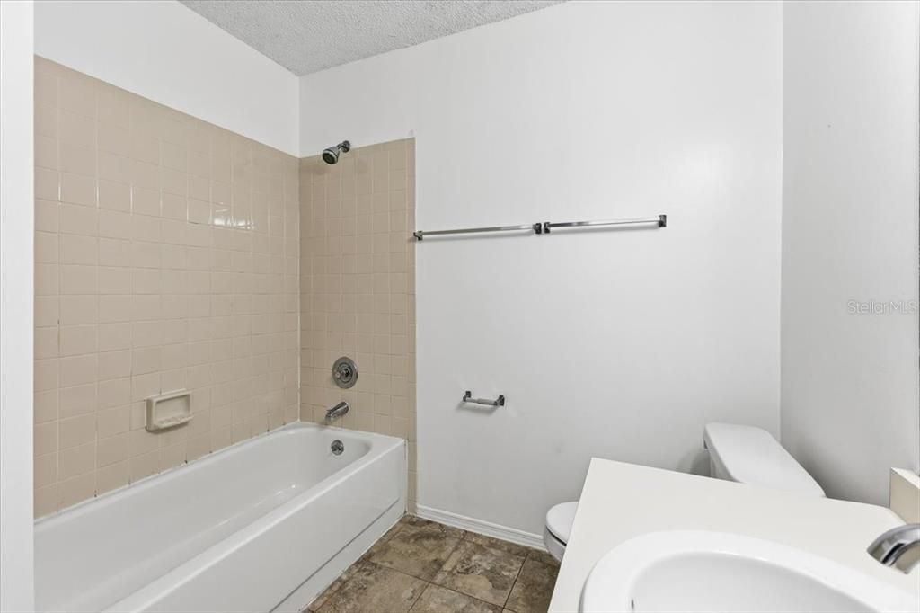 For Rent: $1,550 (3 beds, 2 baths, 1062 Square Feet)