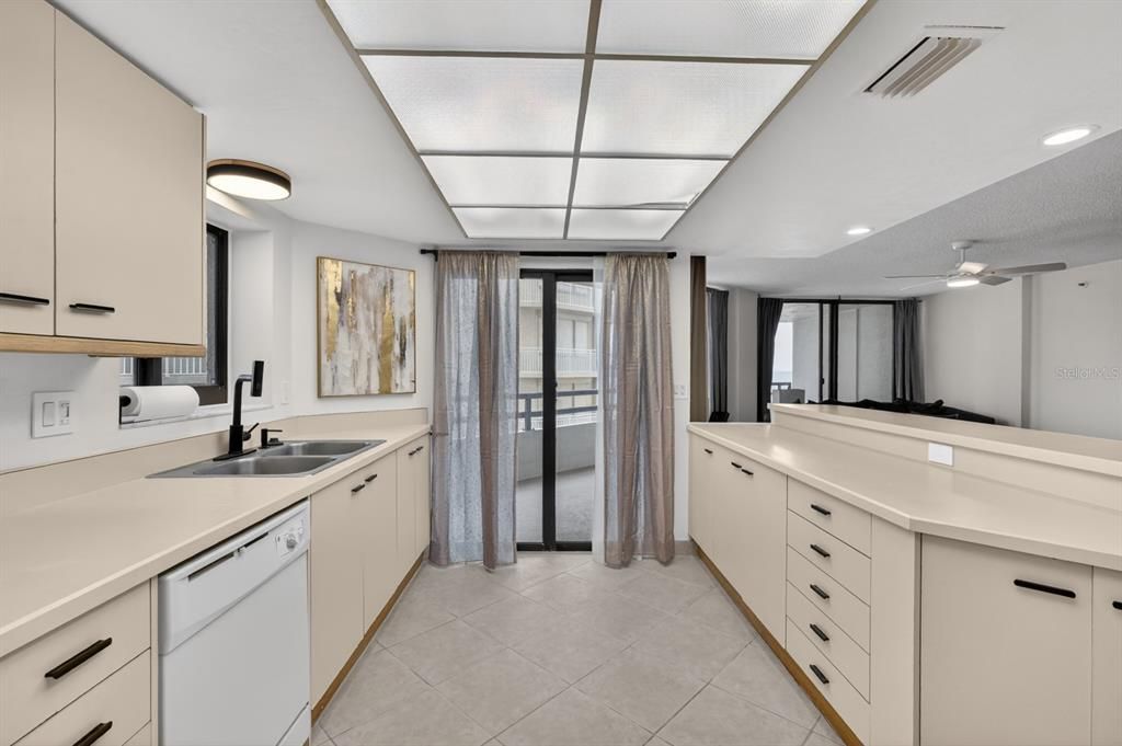 En Venta: $349,000 (2 camas, 2 baños, 1372 Pies cuadrados)