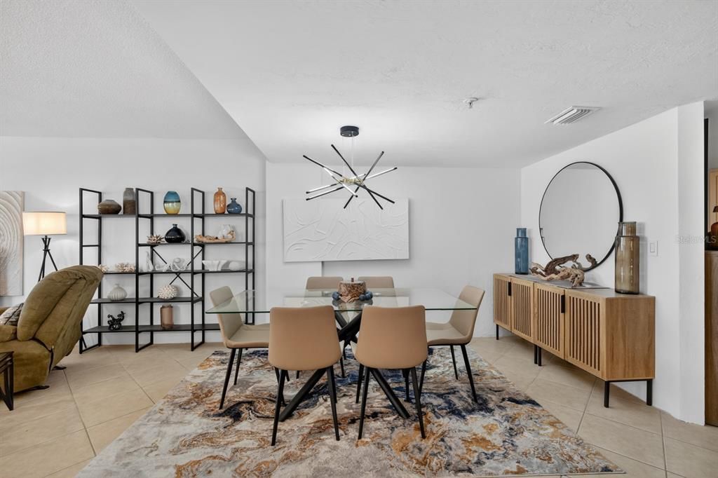 En Venta: $349,000 (2 camas, 2 baños, 1372 Pies cuadrados)