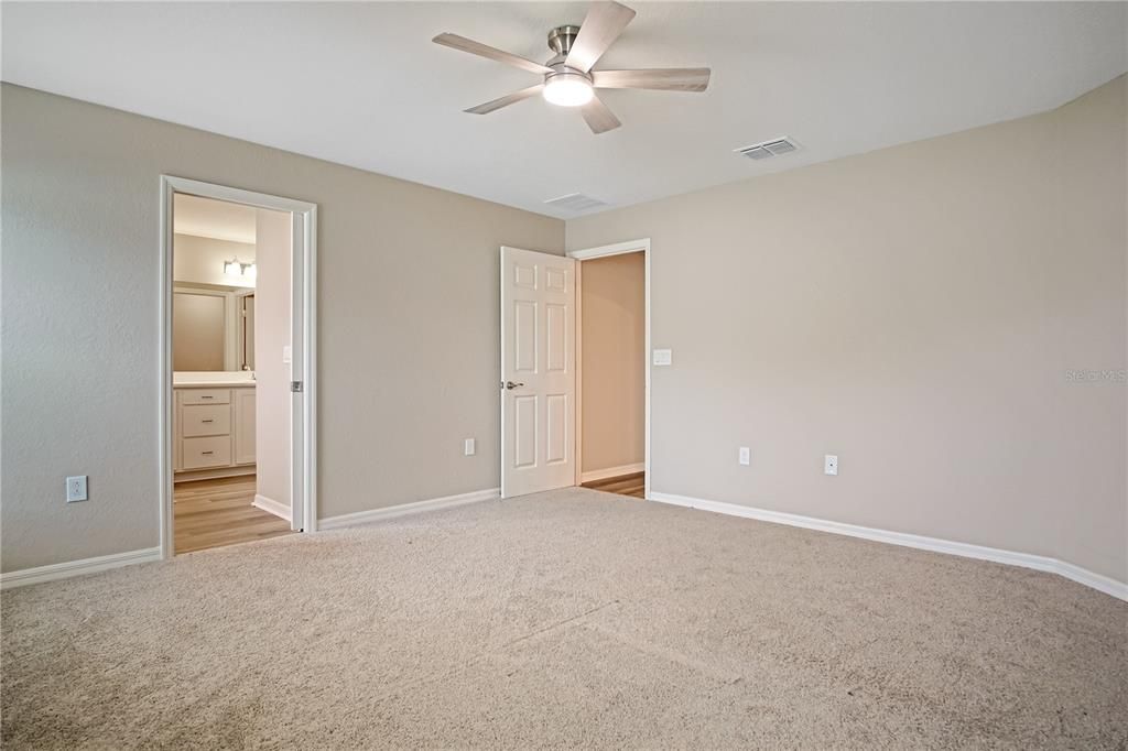 Activo con contrato: $1,850 (3 camas, 2 baños, 1523 Pies cuadrados)