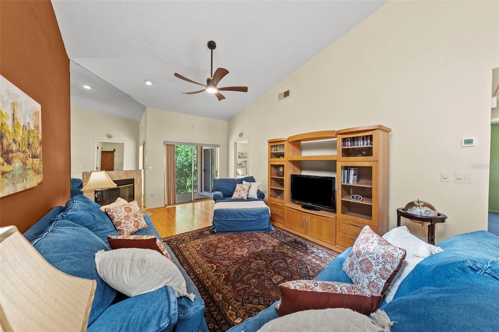 For Sale: $374,900 (3 beds, 2 baths, 1340 Square Feet)