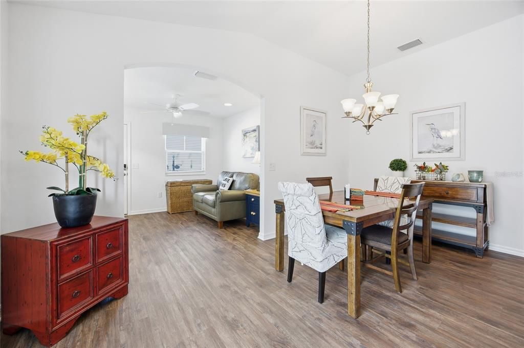 En Venta: $324,700 (2 camas, 2 baños, 1258 Pies cuadrados)