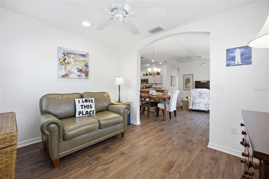 En Venta: $324,700 (2 camas, 2 baños, 1258 Pies cuadrados)