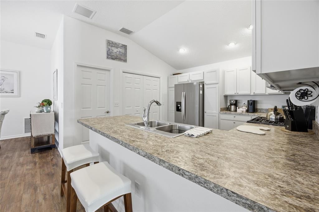 En Venta: $324,700 (2 camas, 2 baños, 1258 Pies cuadrados)