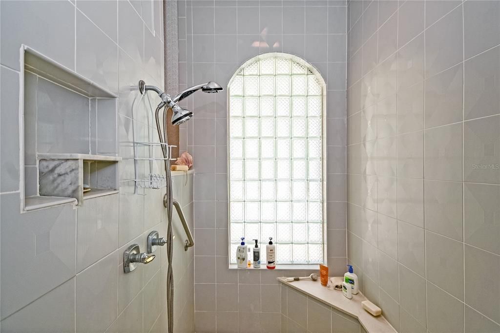 На продажу: $975,000 (3 спален, 2 ванн, 2713 Квадратных фут)