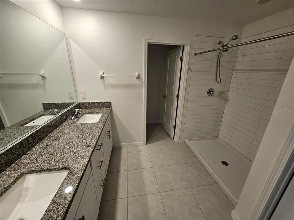 For Rent: $3,500 (6 beds, 3 baths, 3092 Square Feet)