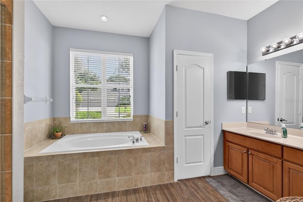 For Sale: $540,000 (4 beds, 3 baths, 2719 Square Feet)