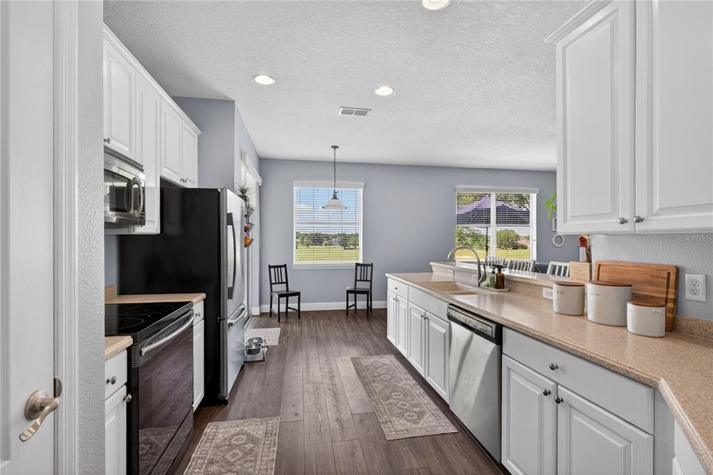 For Sale: $540,000 (4 beds, 3 baths, 2719 Square Feet)