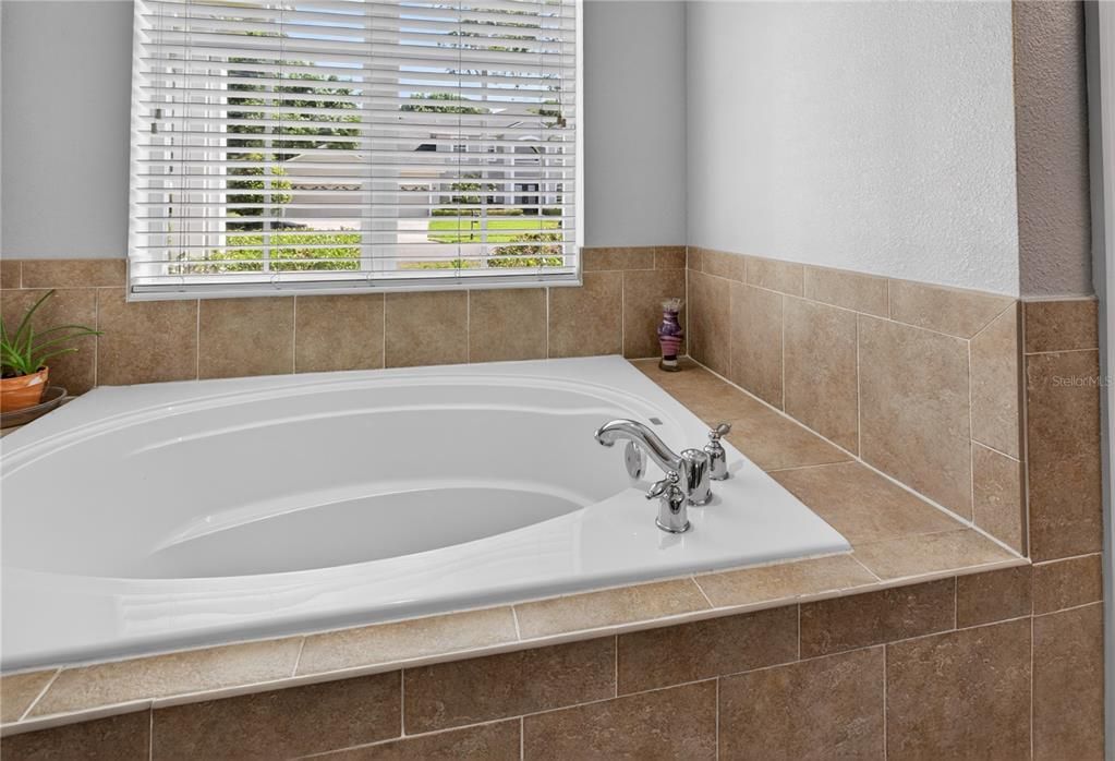 For Sale: $540,000 (4 beds, 3 baths, 2719 Square Feet)