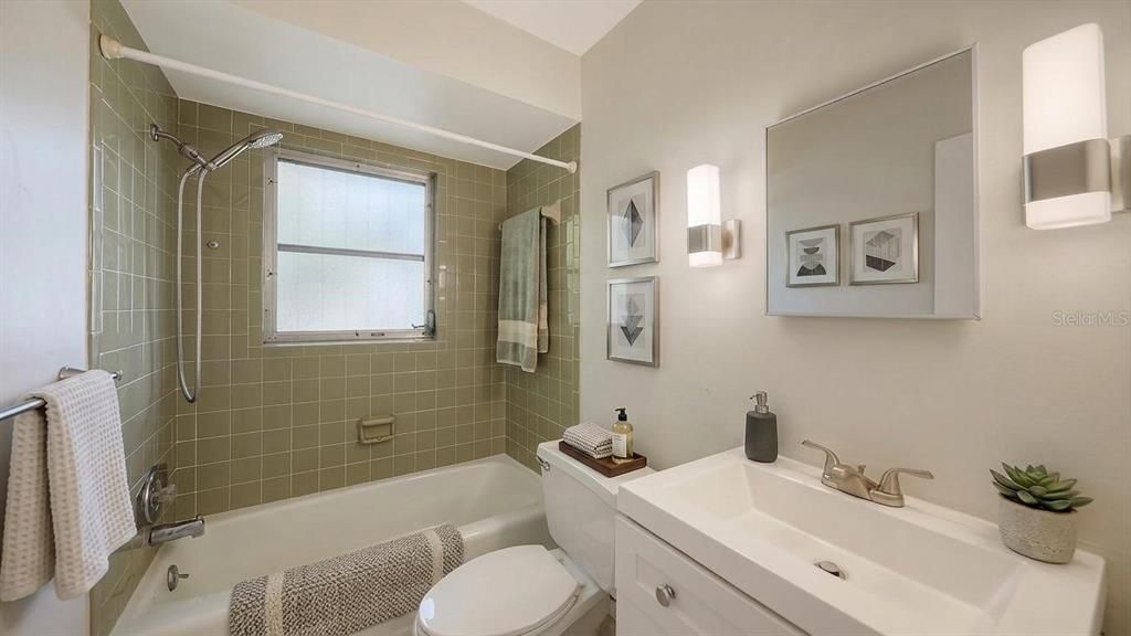 Activo con contrato: $179,900 (2 camas, 2 baños, 1008 Pies cuadrados)