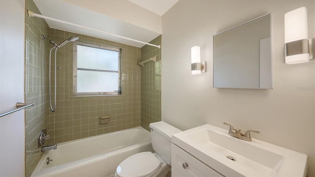 Activo con contrato: $179,900 (2 camas, 2 baños, 1008 Pies cuadrados)