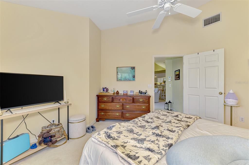 For Sale: $232,000 (2 beds, 2 baths, 1280 Square Feet)