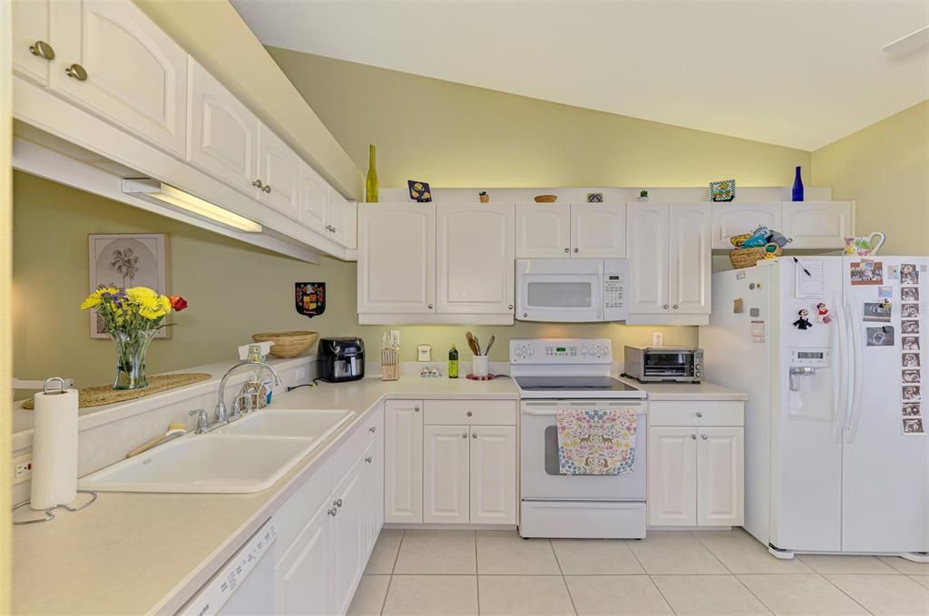 For Sale: $232,000 (2 beds, 2 baths, 1280 Square Feet)