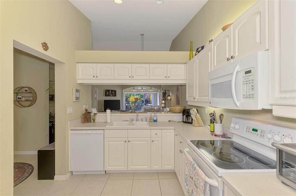 For Sale: $232,000 (2 beds, 2 baths, 1280 Square Feet)