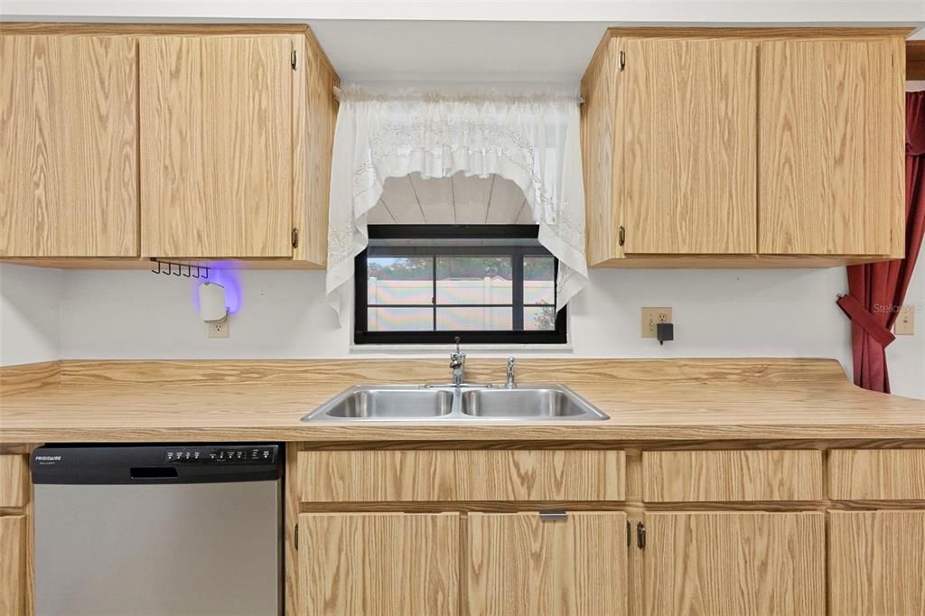 Activo con contrato: $310,000 (3 camas, 2 baños, 1381 Pies cuadrados)