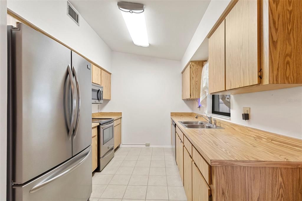 Activo con contrato: $310,000 (3 camas, 2 baños, 1381 Pies cuadrados)