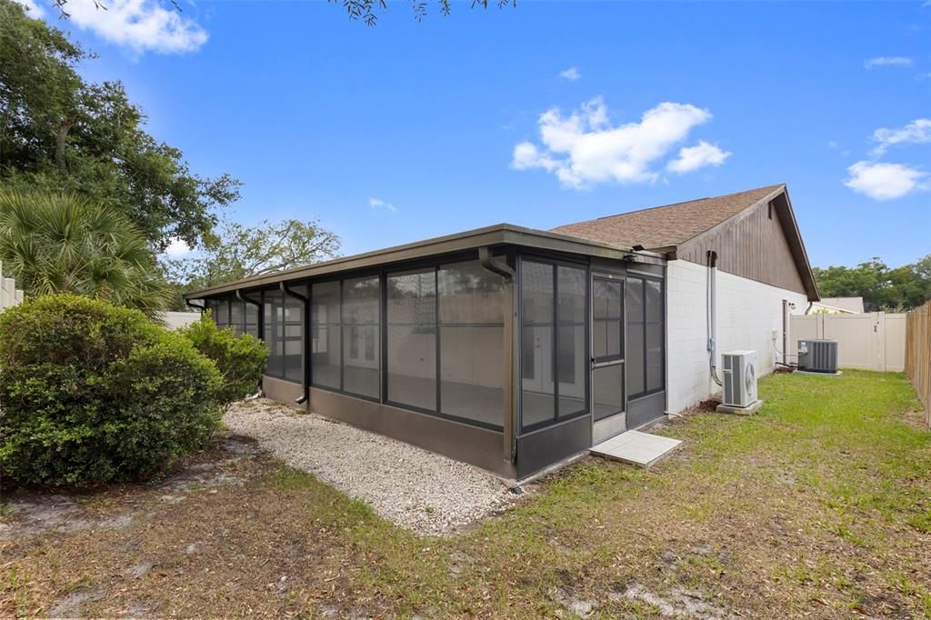 Activo con contrato: $310,000 (3 camas, 2 baños, 1381 Pies cuadrados)