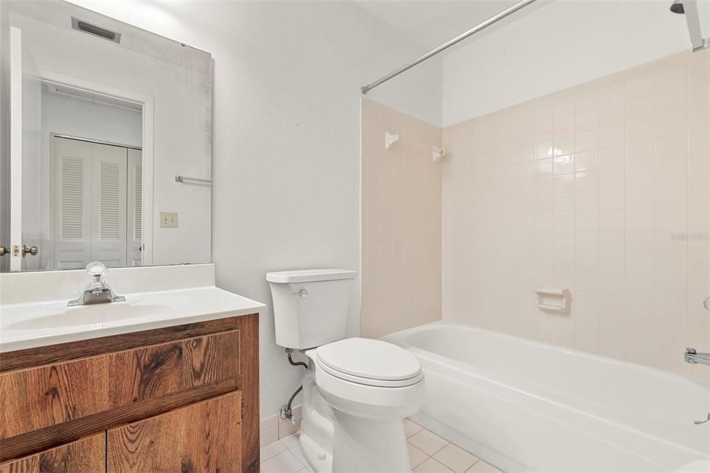 Activo con contrato: $310,000 (3 camas, 2 baños, 1381 Pies cuadrados)