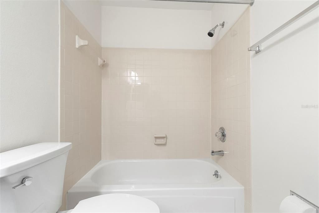 Activo con contrato: $310,000 (3 camas, 2 baños, 1381 Pies cuadrados)