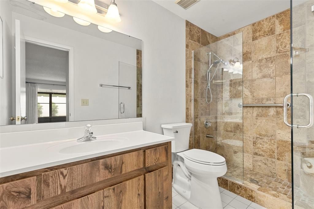 Activo con contrato: $310,000 (3 camas, 2 baños, 1381 Pies cuadrados)