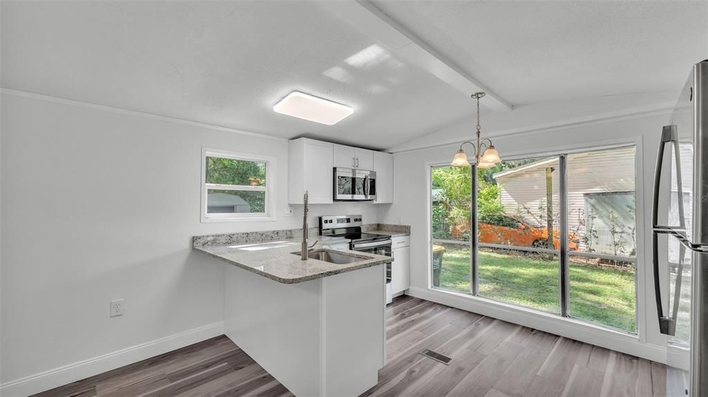 For Sale: $139,900 (2 beds, 1 baths, 672 Square Feet)