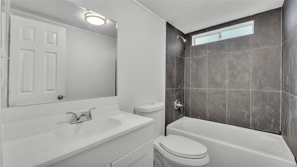 For Sale: $139,900 (2 beds, 1 baths, 672 Square Feet)