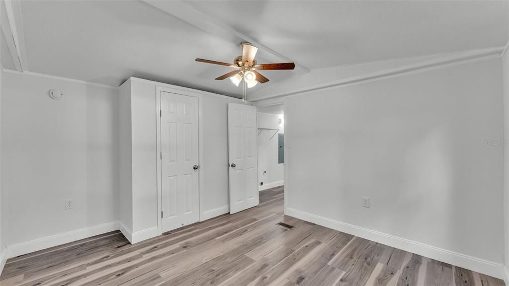 For Sale: $139,900 (2 beds, 1 baths, 672 Square Feet)