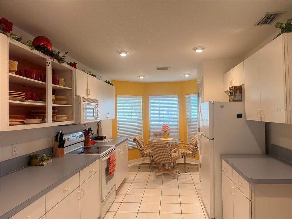 For Sale: $215,000 (2 beds, 2 baths, 1237 Square Feet)