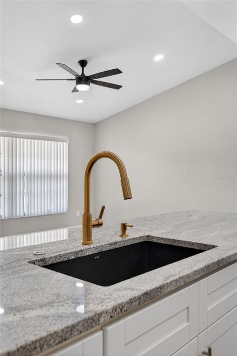 Activo con contrato: $350,000 (3 camas, 2 baños, 1495 Pies cuadrados)