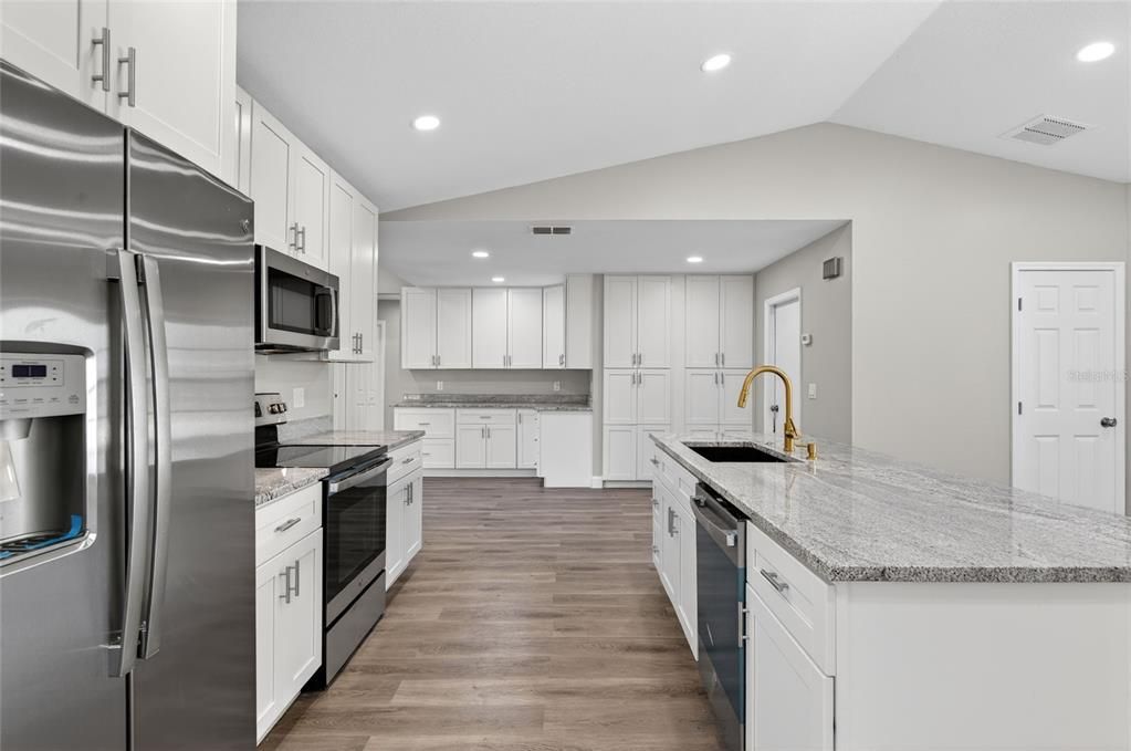 Activo con contrato: $350,000 (3 camas, 2 baños, 1495 Pies cuadrados)