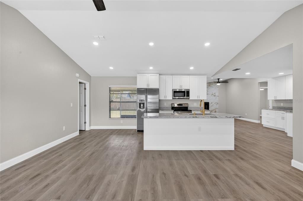 Activo con contrato: $350,000 (3 camas, 2 baños, 1495 Pies cuadrados)