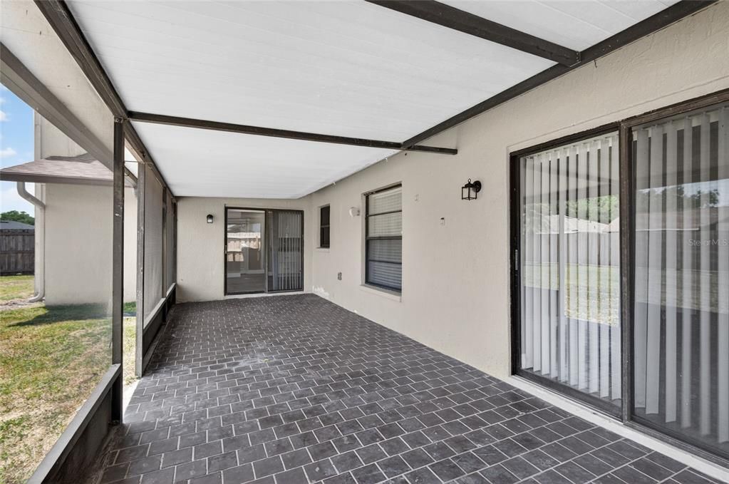 Activo con contrato: $350,000 (3 camas, 2 baños, 1495 Pies cuadrados)